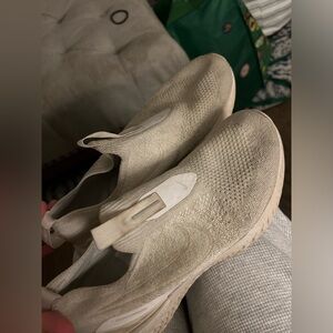 White Nike No Tie shoes